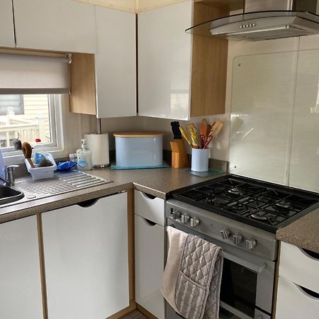 Haggerston Lola The Lodge And Betty The Van Cheswick  外观 照片